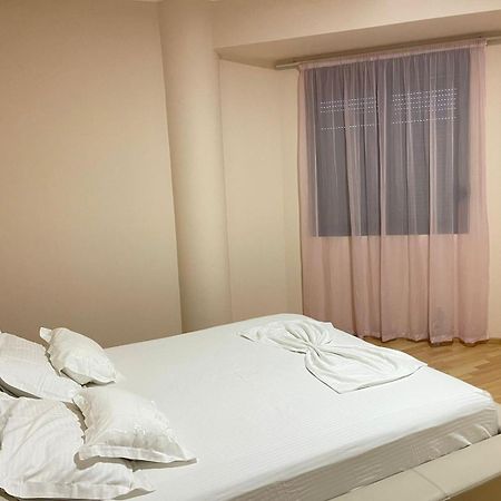 Xhemi'S Apartment Sarandë エクステリア 写真