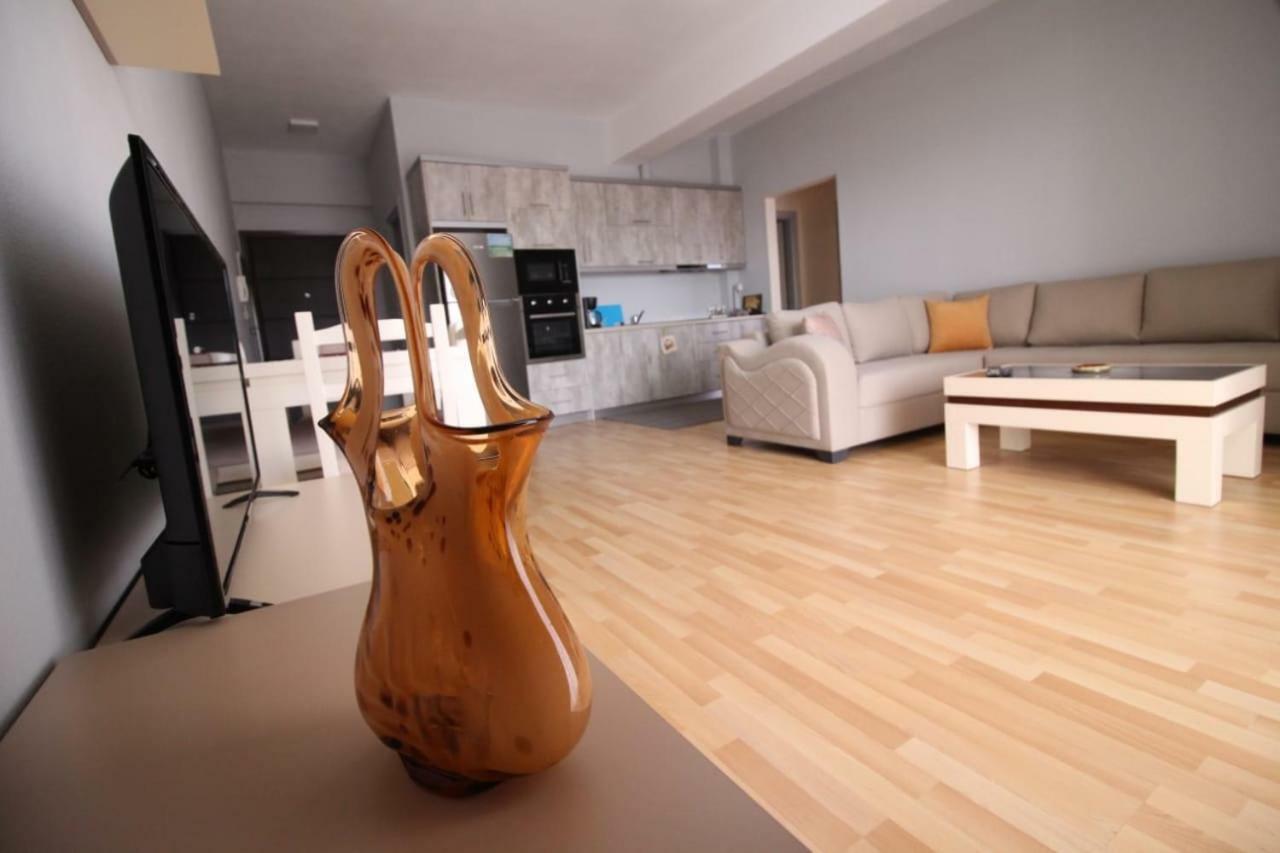 Xhemi'S Apartment Sarandë エクステリア 写真